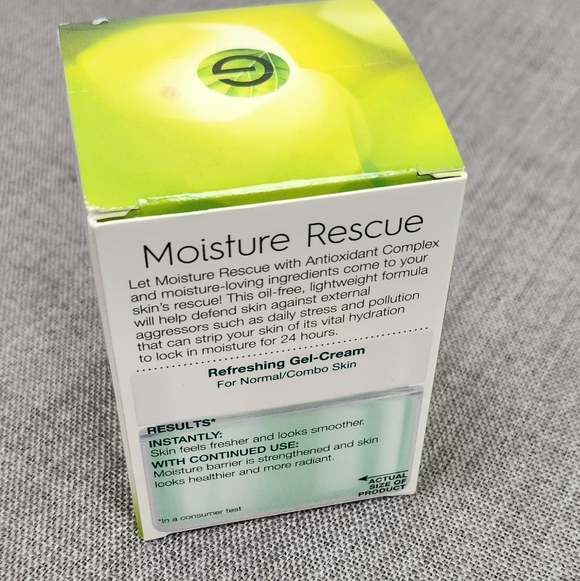 Garnier SkinActive Moisture Rescue Refreshing Gel-Cream - Green - Picture 2 of 3